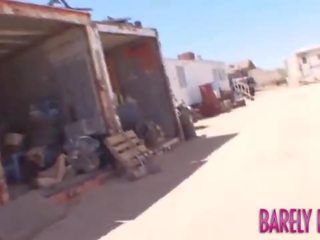 Hitchhiker kara novak харчування молодий манда з хуй