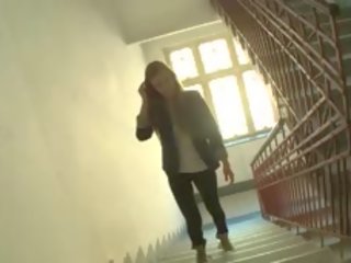 Smashing مرافقة غير حق الآن في أعلى من لها المتع خلال سخيف