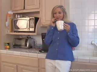 盛大 挑衅 老 spunker 爱 说 脏 到 您