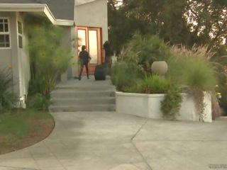 शाइला jennings और zoey holloway लेज़्बीयन बात