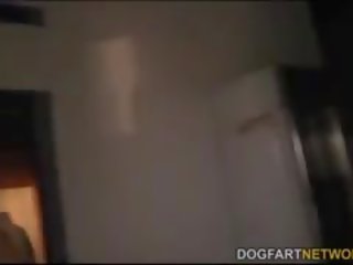 Зад на сцени с кейси warner при dogfart