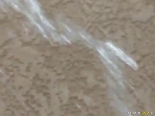তরুণ ভেনেসা চোদা এবং পেয়ে ফেসিয়াল