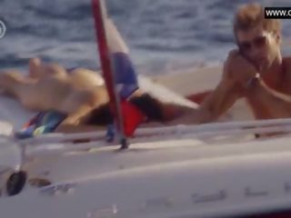 Marly バン der velden - 小柄な ティーン 女の子, 裸 日光浴 汚い 映画 - verliefd op ibiza s01e01 (2013)