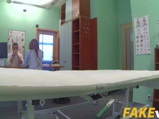 Παρίσι divine σε ερωτικός reporter παίρνει να ο σημείο