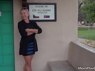 Euro máma jsem rád šoustat saje peter v starbucks koupelna