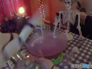 אודרי מלוכה ב swalloween כיף
