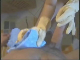 性的に 興奮 熟女 取得 ファック 同時に クリーニング 彼女の バスルーム