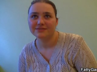 Закръглен мацка получава doggystyked