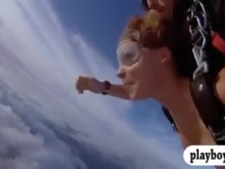 Badass बड़ा बूब्स लड़कियां skydiving नग्न और enjoyed यह