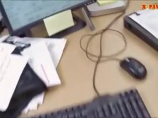 花花公子 做 一 合同 同 业务 女人 为 她的 到 有 金钱